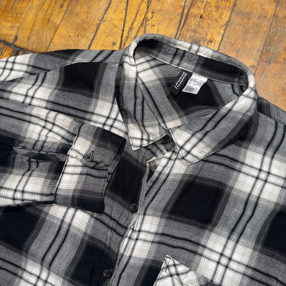 H&M Divided Button Up Shirt Women's Medium Black White Plaid Casual Long Sleeve‎